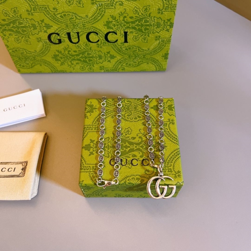G*u*i necklaces